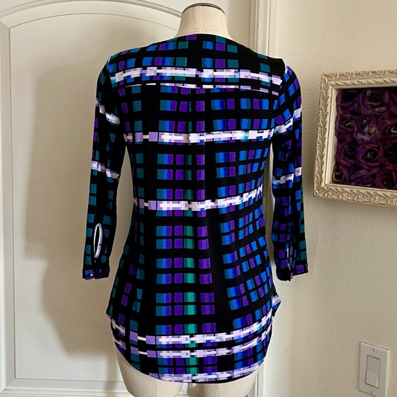 Dana Buchman / 2~Colorful Blouses With Sleeves / Identically The Same. - Picture 5 of 14